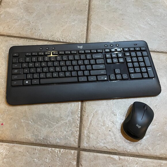 Logitech MK540 Wireless Keyboard Mouse Combo